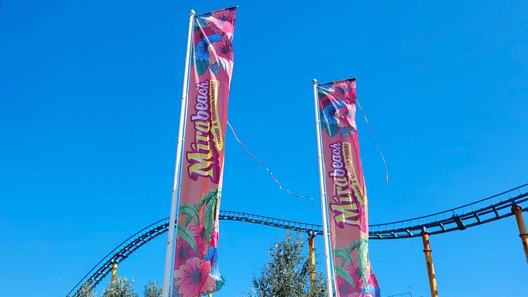 Bandiere Mirabeach, parco acquatico Emilia Romagna