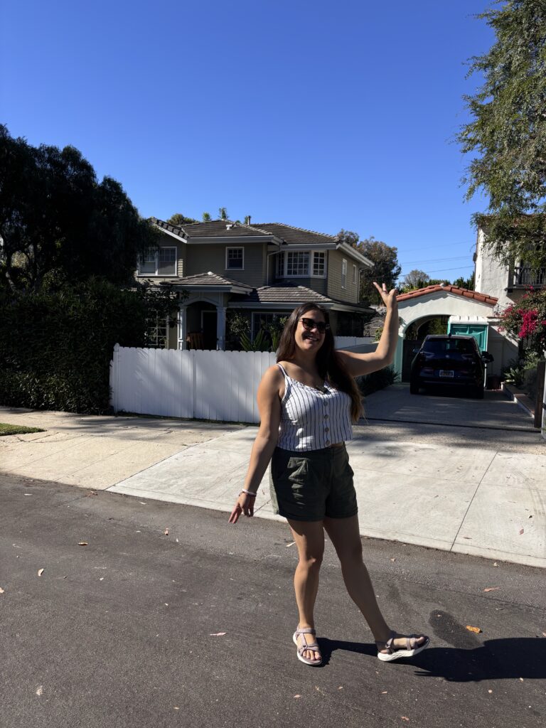 Casa di Claire e Phil Dunphy: 10336 Dunleer Dr, Los Angeles, CA 90064