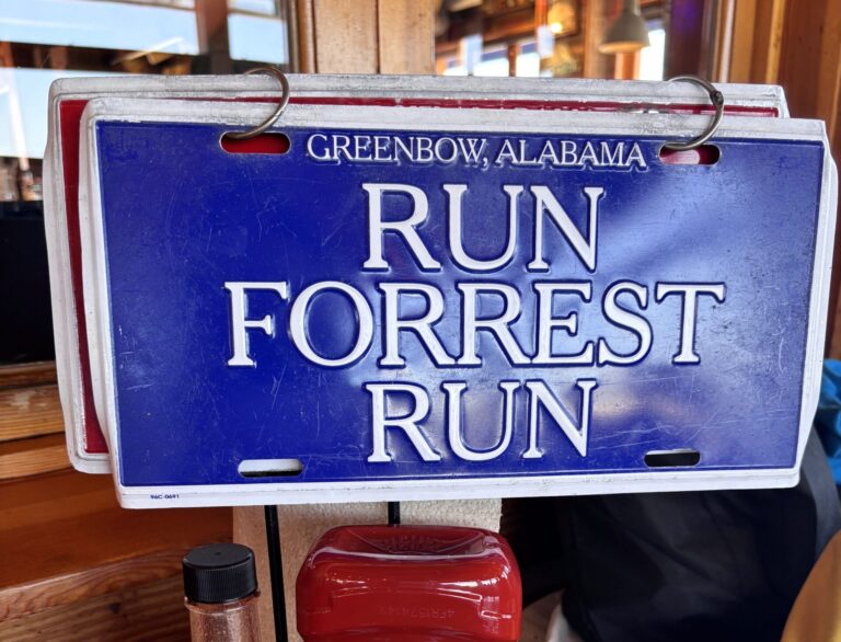Run Forrest Run targa Greenbow Alabama corner fotografico Bubba Gump Shrimp Co Santa Monica Pier film Forrest Gump