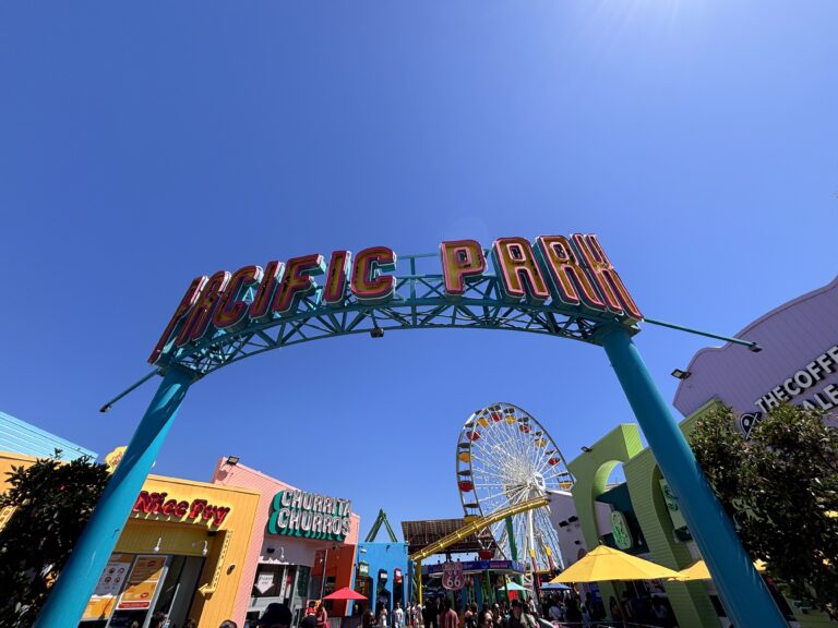Pacific Park Santa Monica ingresso sign segno parco divertimenti Ferris wheel luna park