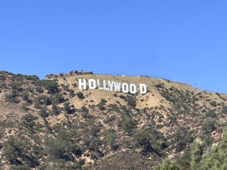 Hollywood Sign iconica scritta bianca lettere 50 piedi Mount Lee montagna Los Angeles California landmark