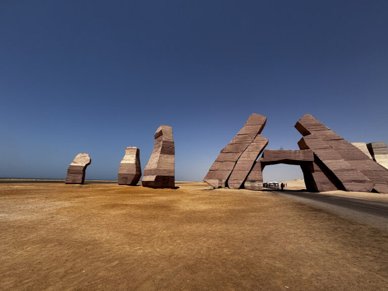 Le Porte di Allah all'ingresso del Parco Nazionale di Ras Mohamed, Sinai, Egitto, con le caratteristiche sculture in arenaria rossa nel deserto